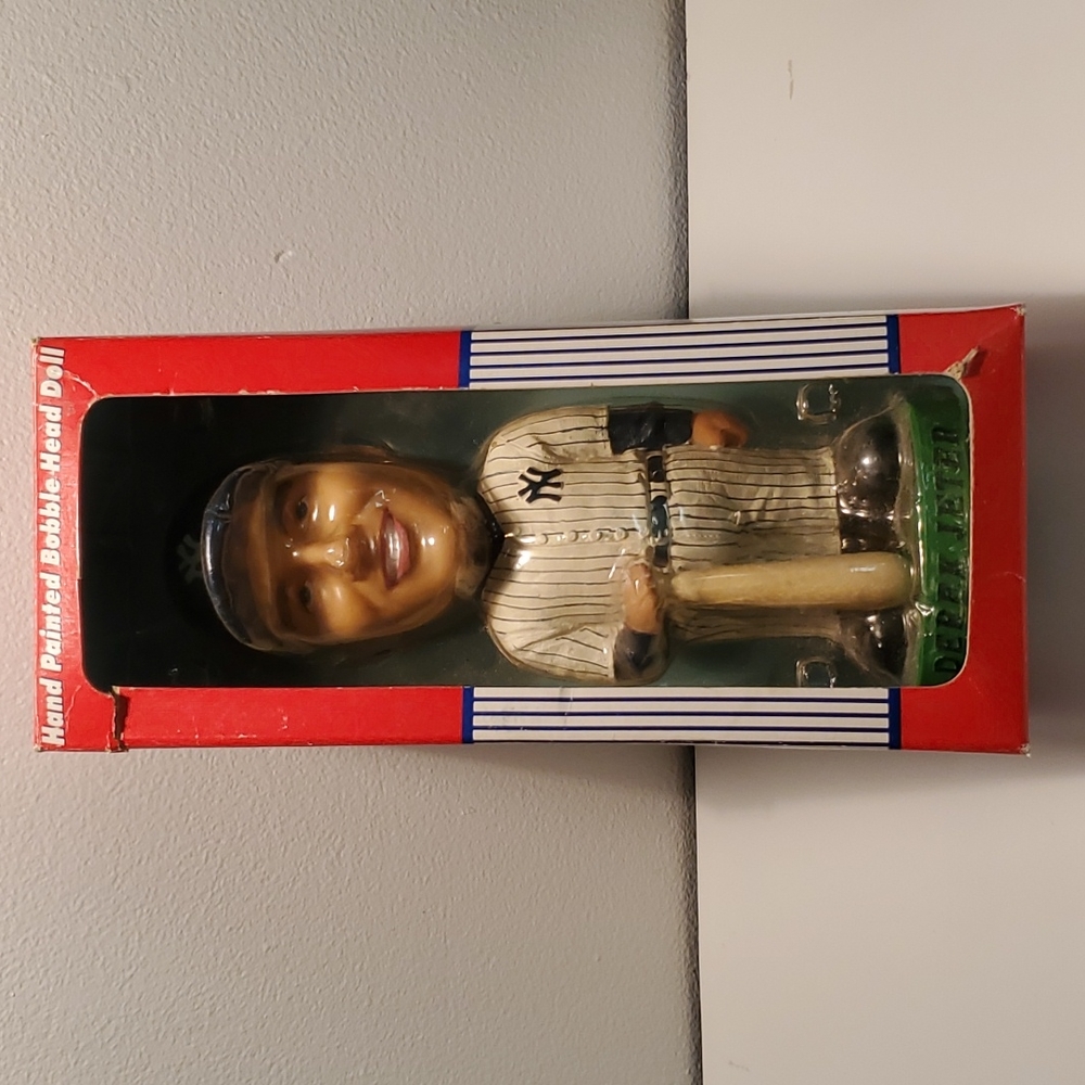 Derek Jeter 2001 Bobble Dobbles Head Doll